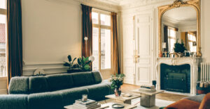 Um designer de hotel parisiense cria um espaço próprio